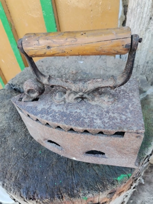 Fier de calcat vintage pe carbune 