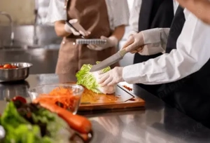 Bucătar Olanda: angajatori buni, certificati NEN, care au grijă de angajații lor