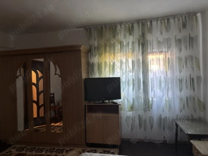 Închiriez cameră, tip garsonieră