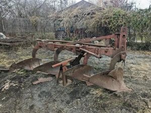 Vând  plug si grapă 