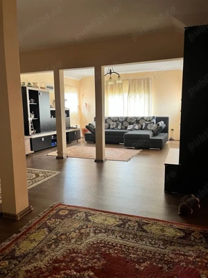 Casă si teren spațioase de vânzare