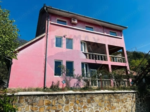 Casă P+E+M cu spălătorie auto și restaurant la DN 7 în LIPOVA