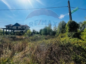 Casă / Vilă in constructie teren 3240 mp - imagine 3