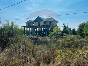 Casă / Vilă in constructie teren 3240 mp - imagine 2