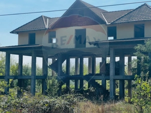 Casă / Vilă in constructie teren 3240 mp