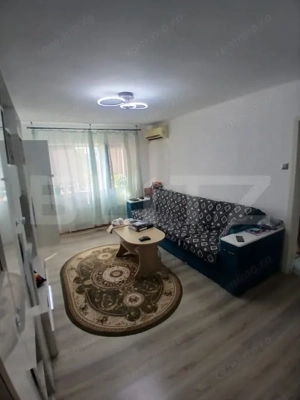 Aprtament de vanzare, cu 3 camere, zona Podul Ros