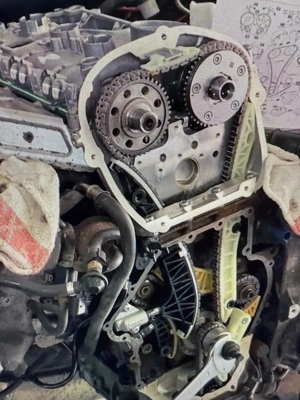 Mecanic auto, tinichigiu auto si montator demontator