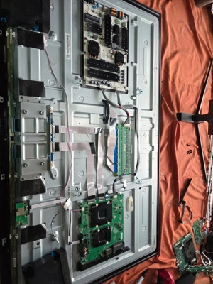 Dezmembrez tv Hisense 55u8qf