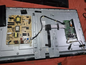 panel display ves390undc-01 de pe tv Finlux 39flhyr180s