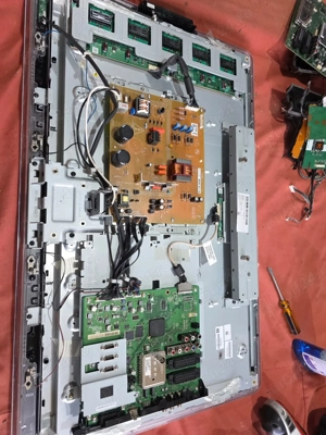 Dezmembrez tv Philips 32pfl5403d