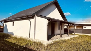 Casa plan parter de vanzare, cu 4 camere, 110 mp utili, zona Letcani - imagine 2