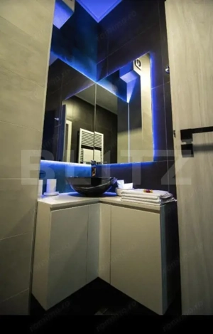 Apartament modern, zona centrala, cu parcare. Ocupabil de la 1 ianuarie  - imagine 2