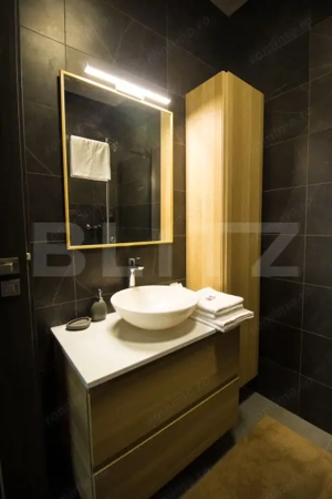Apartament modern, zona centrala, cu parcare. Ocupabil de la 1 ianuarie  - imagine 11
