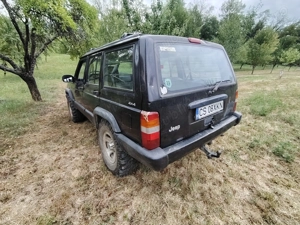 Vând Jeep Cherokee 2.5 în stare buna de funcționare  - imagine 4