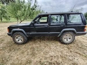 Vând Jeep Cherokee 2.5 în stare buna de funcționare  - imagine 5