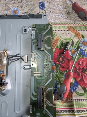 invertor sst320-4ua01 de pe tv Samsung le32d550