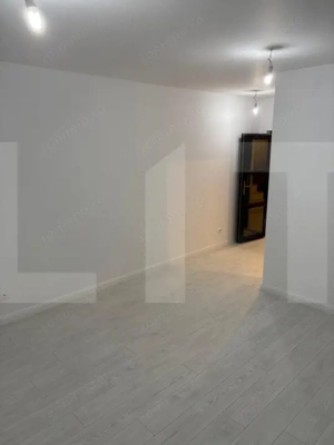 Apartament tip vilă, 4 camere, 3 niveluri, curte proprie 40 mp, intrare separa - imagine 9