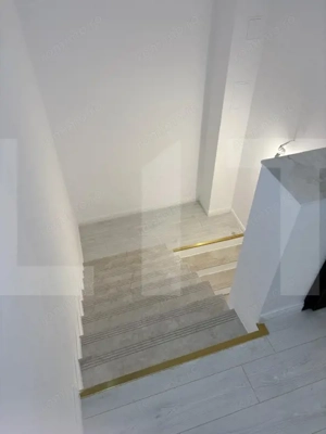 Apartament tip vilă, 4 camere, 3 niveluri, curte proprie 40 mp, intrare separa - imagine 18