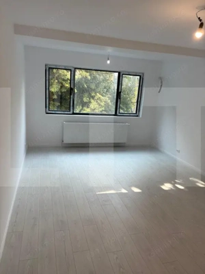 Apartament tip vilă, 4 camere, 3 niveluri, curte proprie 40 mp, intrare separa - imagine 12