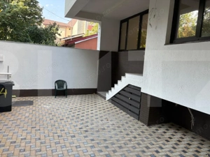 Apartament tip vilă, 4 camere, 3 niveluri, curte proprie 40 mp, intrare separa - imagine 2