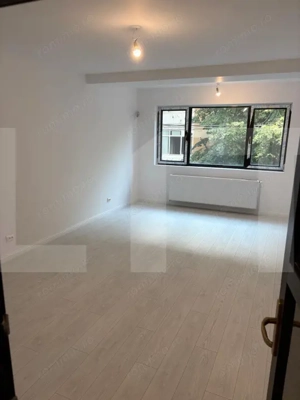 Apartament tip vilă, 4 camere, 3 niveluri, curte proprie 40 mp, intrare separa - imagine 16