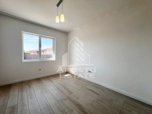 Jumatate de Duplex, 4 camere, 2 locuri de parcare,curte, Mosnita Noua - imagine 4