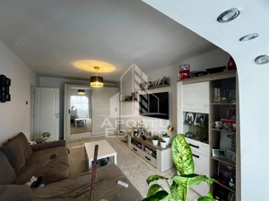 Apartament 3 camere,centrala proprie,boxa,zona Lipovei