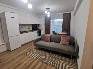 Închiriez apartament cu 2 camere și parcare interioară 