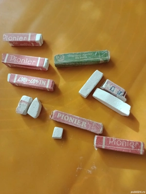 Bucăți de cretă școală Pionier din anii 80
