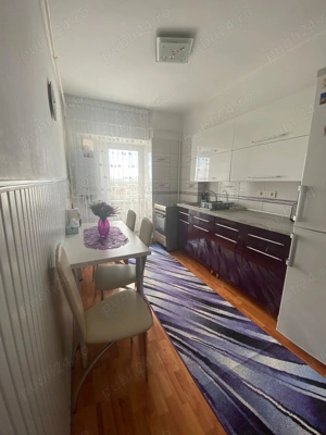 Închiriez apartament  3 camere