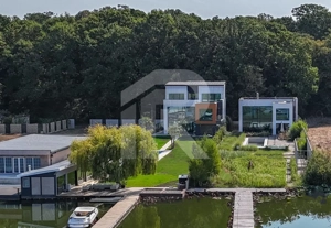 Pe Malul Snagovului, Unde Luxul Devine Cotidian