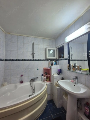 Vând apartament trei camere ,zona Apărători Patriei!! - imagine 6