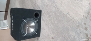 Vand subwofeer clarion pentru masina .