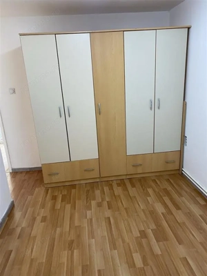 Vanzare apartament de doua camere  zona Pacii - imagine 4