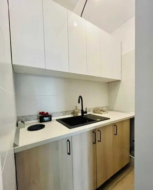 Apartament cu 3 camere decomandate, situat la etaj 2, in Cartier Tractorul - imagine 3