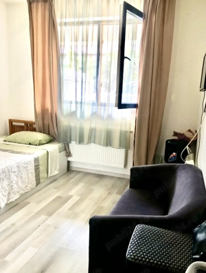 Vând apartament 3 camere cu loc de parcare