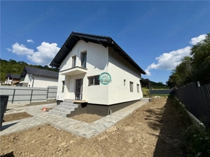Casa noua cu 5 camere de vanzare semifinisata, teren 500 mp in Corunca