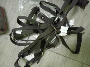 Vând capastru, lonja, frâu+dârlogi cai, curea elastica pt cai, benzi protectie cai -noi cu eticheta 