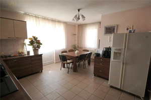 Vila eleganta cu piscina, teren generos si finisaje de calitate - imagine 12