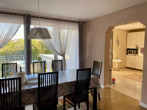 Casă centrală, spațioasă cu priveliști și curte generoasă   Jibou - imagine 8