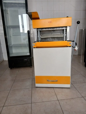 Vând feliator manual pentru pâine, în stare foarte bună!