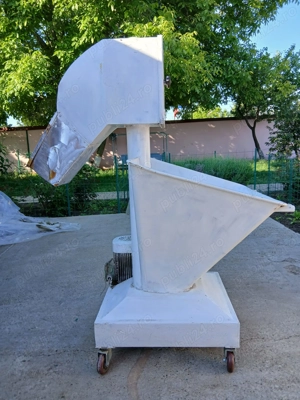 Cernator electric faina din fonta, ideal pentru brutarii-patiserii!