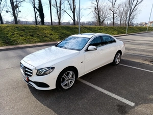 Vând Mercedes Benz E300de plug-in hybrid diesel+electric