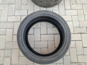 Vand doua anvelope iarna Michelin CrossClimate 225/40/R18 92Y, pret total 350 lei