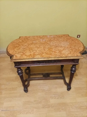 Masă vintage cu blat de marmură   eleganță clasică pentru casa ta
