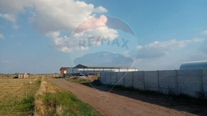 Teren intravilan cu hala construita