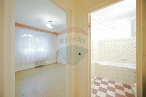 Apartament cu 3 camere decomandate de vânzare, în zona Rogerius