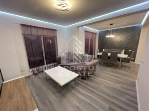 Casa cu 3 dormitoare, locuri de parcare, in Dumbravita