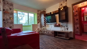 Apartament semidecomandat 3 camere, Miorita