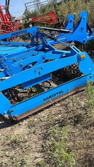 Vând combinator AGRISTAL, lățime de lucru 4 metri, stare foarte bună, pregătit de lucru.